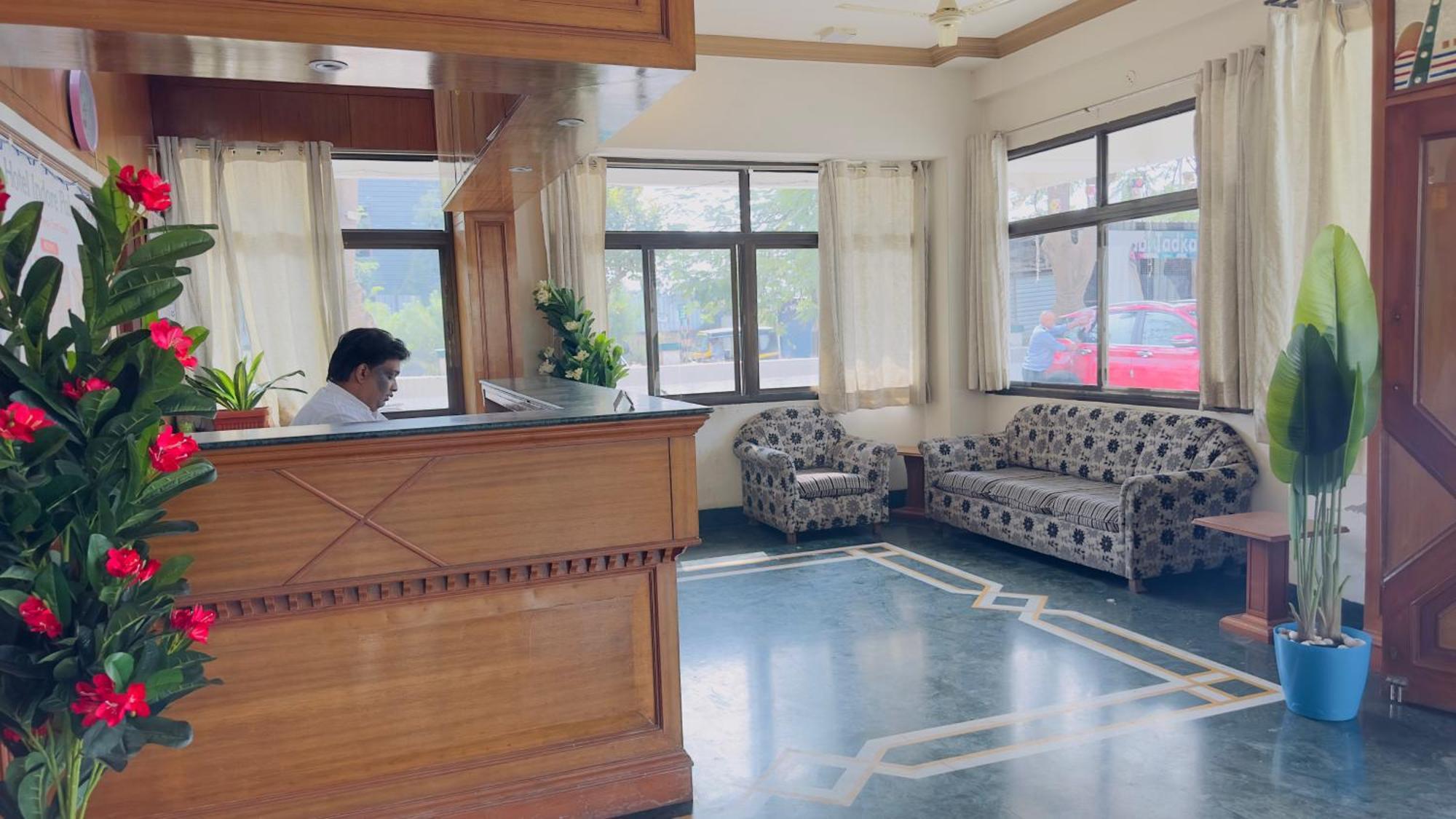 Hotel Indore Palace - Feel At Home Shirdi Exterior foto